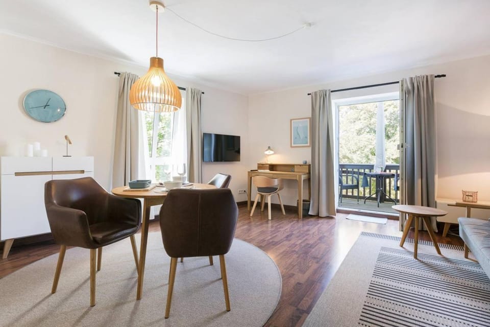 TV and multimedia, Balcony/Terrace, Living room, Photo of the whole room, Seating area, Dining area