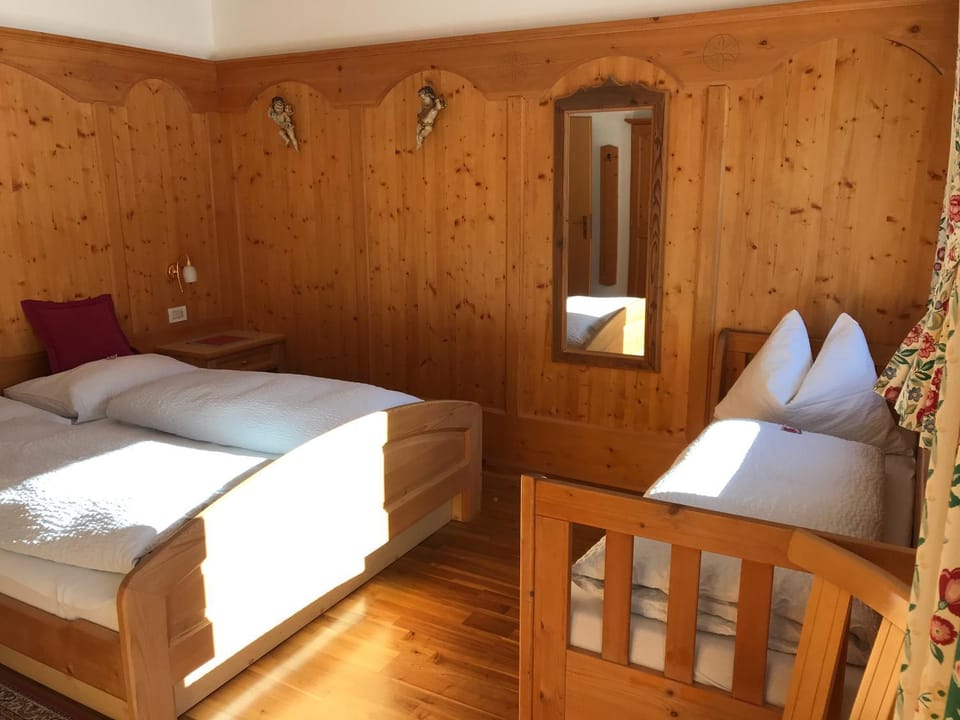 Bed, Photo of the whole room, Bedroom, Mountain view