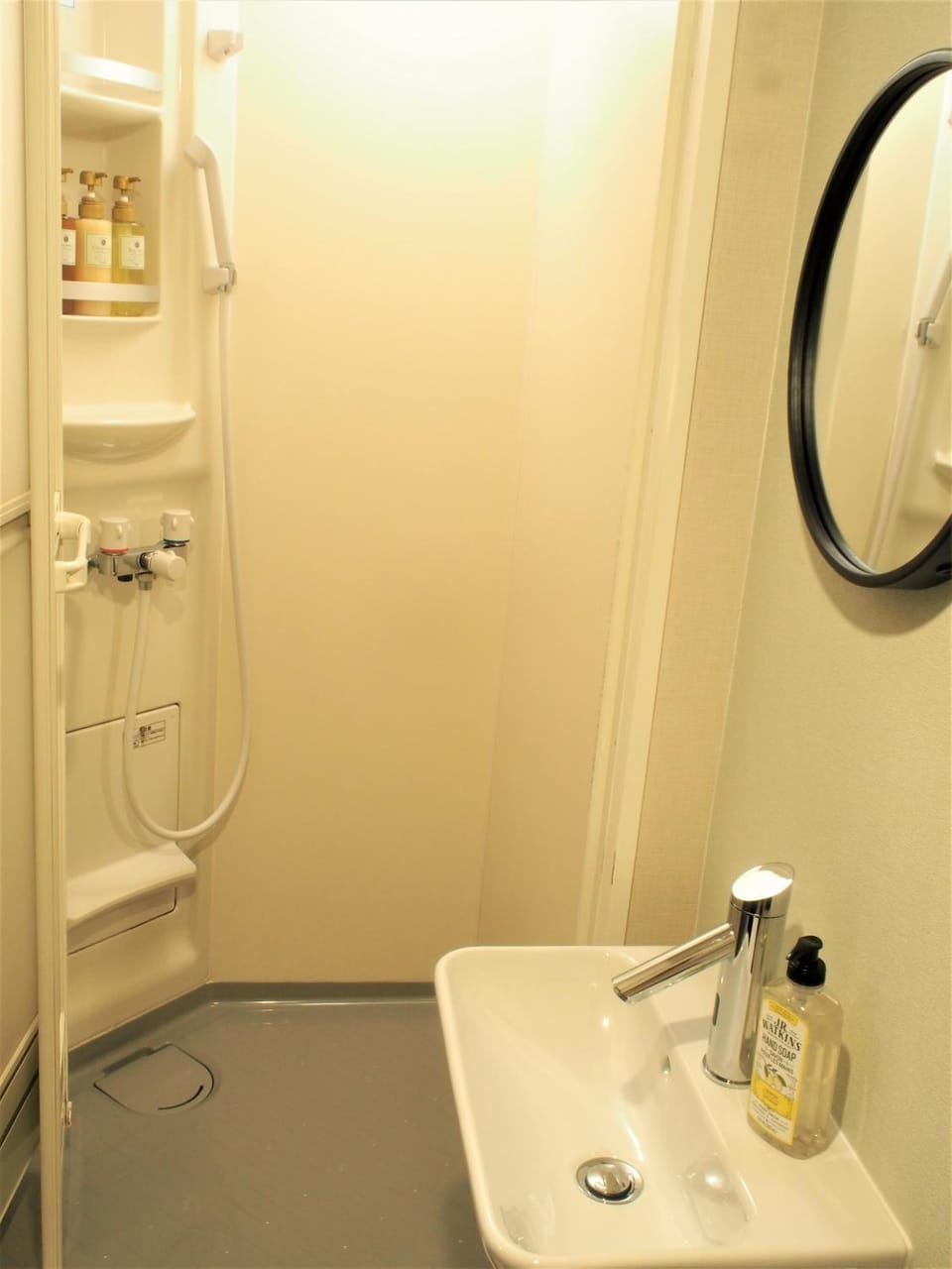 Shower, Toilet