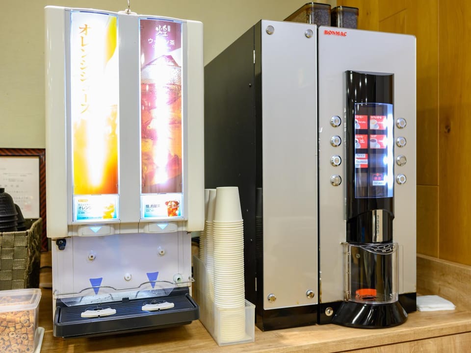Coffee/tea facilities, Food and drinks