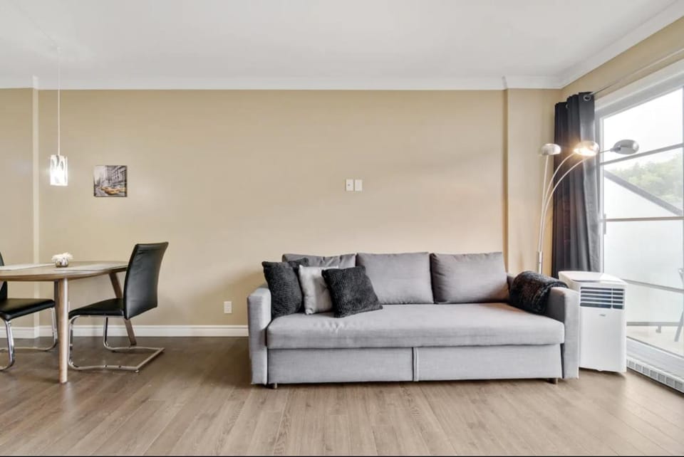 Bed, Living room