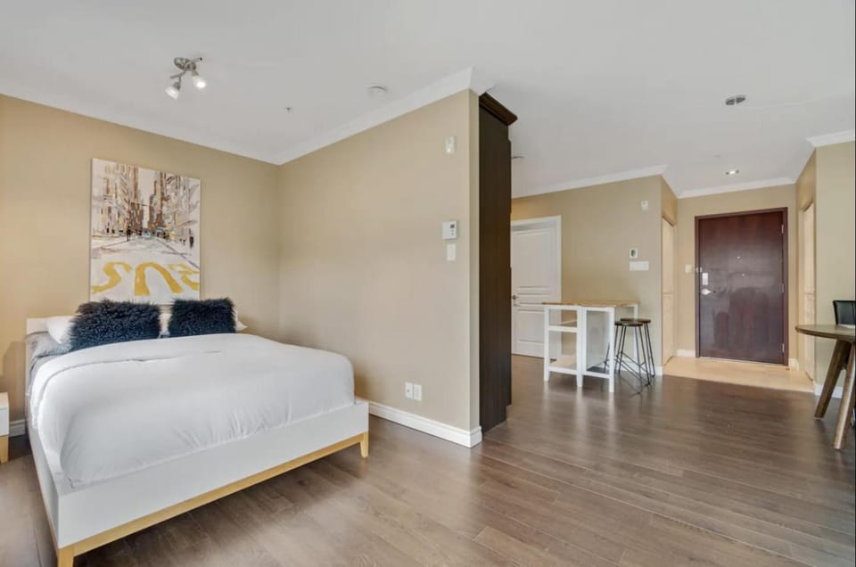 Bed, Living room
