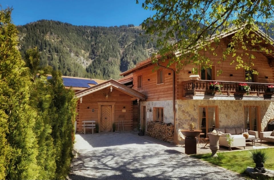 exklusives Alpenchalet mit Jacuzzi & Sauna für bis zu 10 Personen Chalet in Bavaria