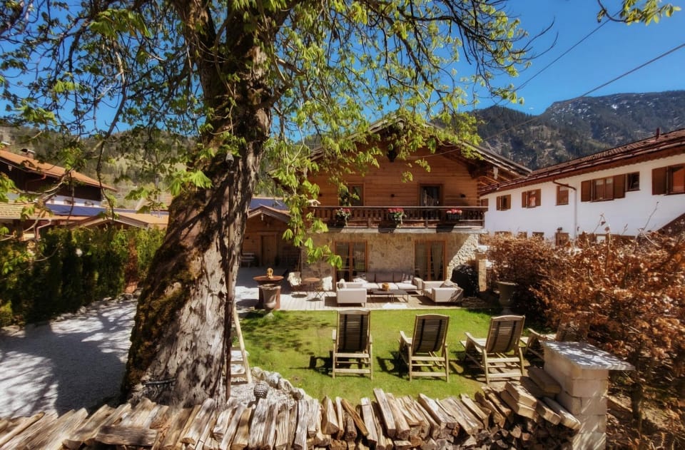 exklusives Alpenchalet mit Jacuzzi & Sauna für bis zu 10 Personen Chalet in Bavaria