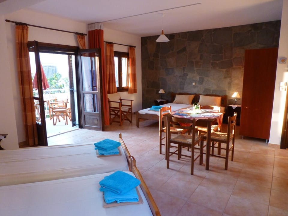 Balcony/Terrace, Photo of the whole room, Dining area