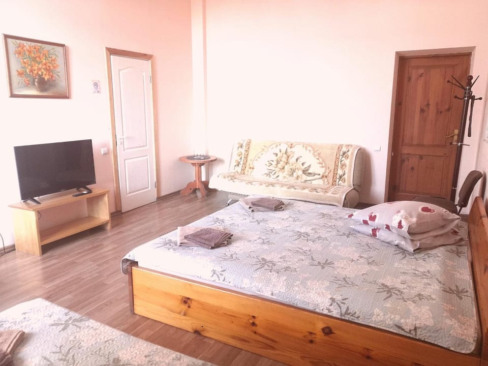 Bed, TV and multimedia, Photo of the whole room, Seating area