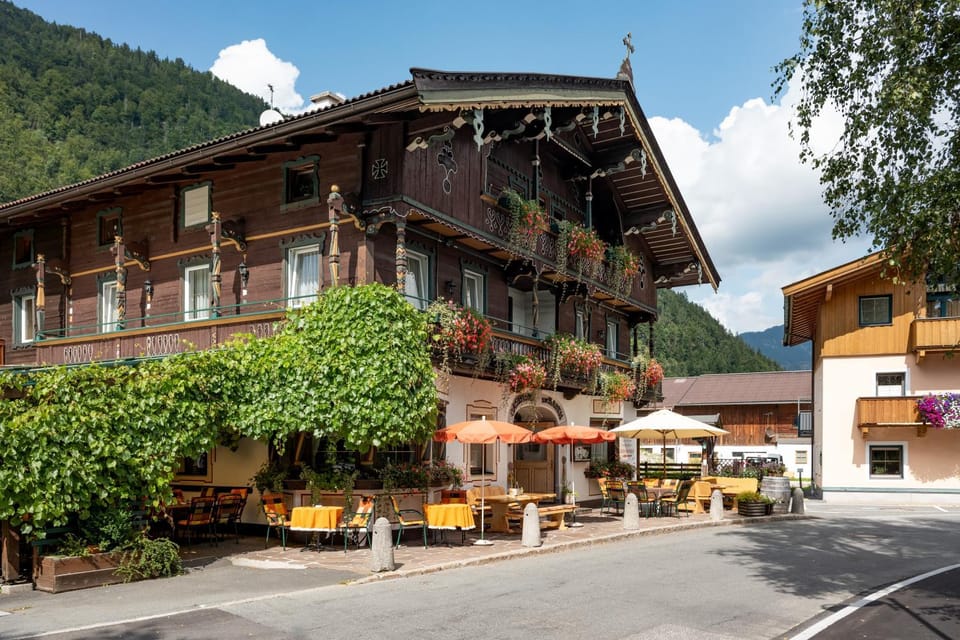 Restaurant/places to eat, Facade/entrance, Summer, Balcony/Terrace