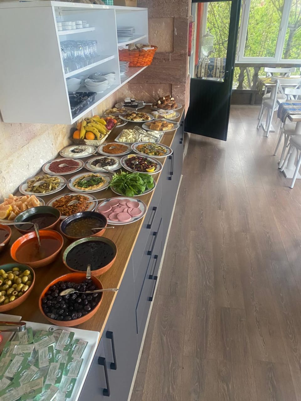 Restaurant/places to eat, Food and drinks, Buffet breakfast