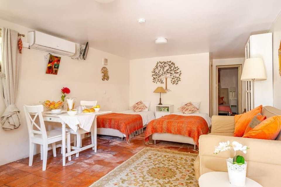 Seating area, Dining area, Bedroom