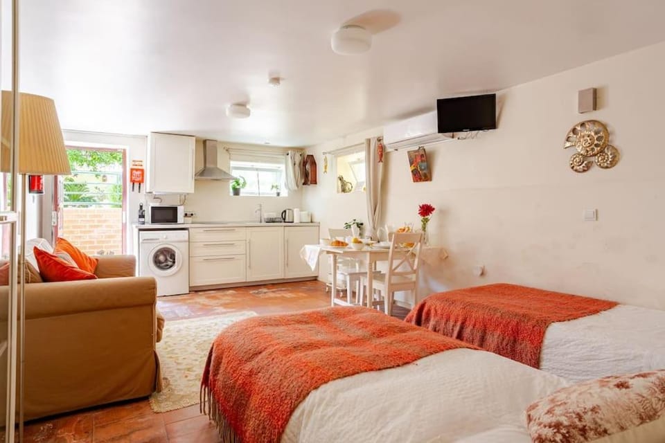 Kitchen or kitchenette, Living room