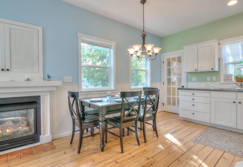 Tides At Bella Beach House in Lincoln Beach