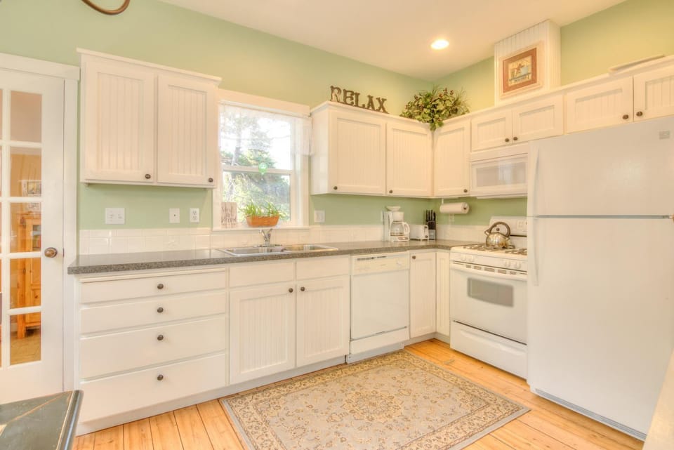 Tides At Bella Beach House in Lincoln Beach