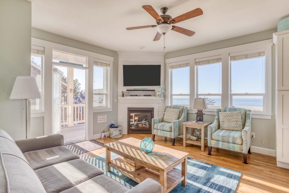 Dune Vista House in Lincoln City