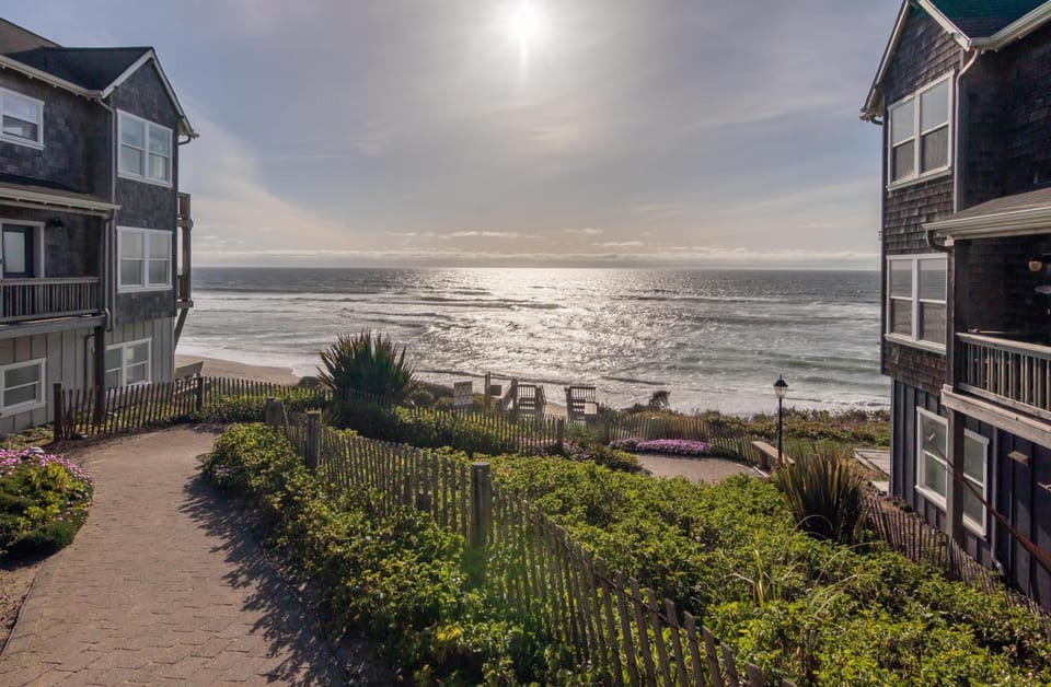 SeaLaVie House in Lincoln Beach