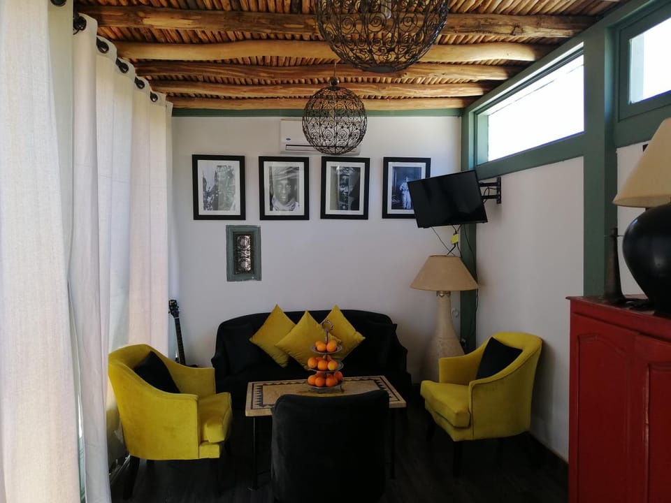 Communal lounge/ TV room