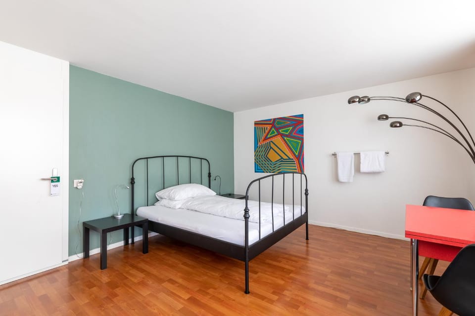 Bed, Seating area, Bedroom