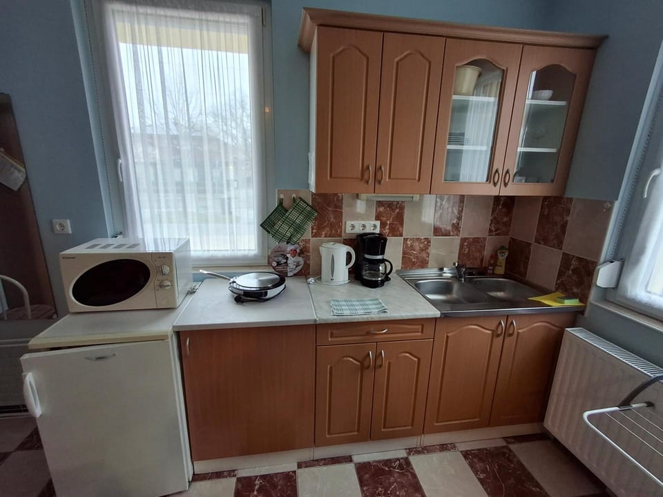Yellow Apartmanház Apartment in Hungary