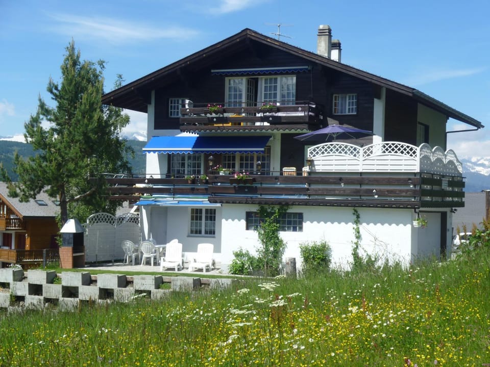 Facade/entrance, BBQ facilities, Garden, Balcony/Terrace