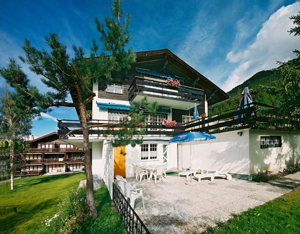 Facade/entrance, Balcony/Terrace
