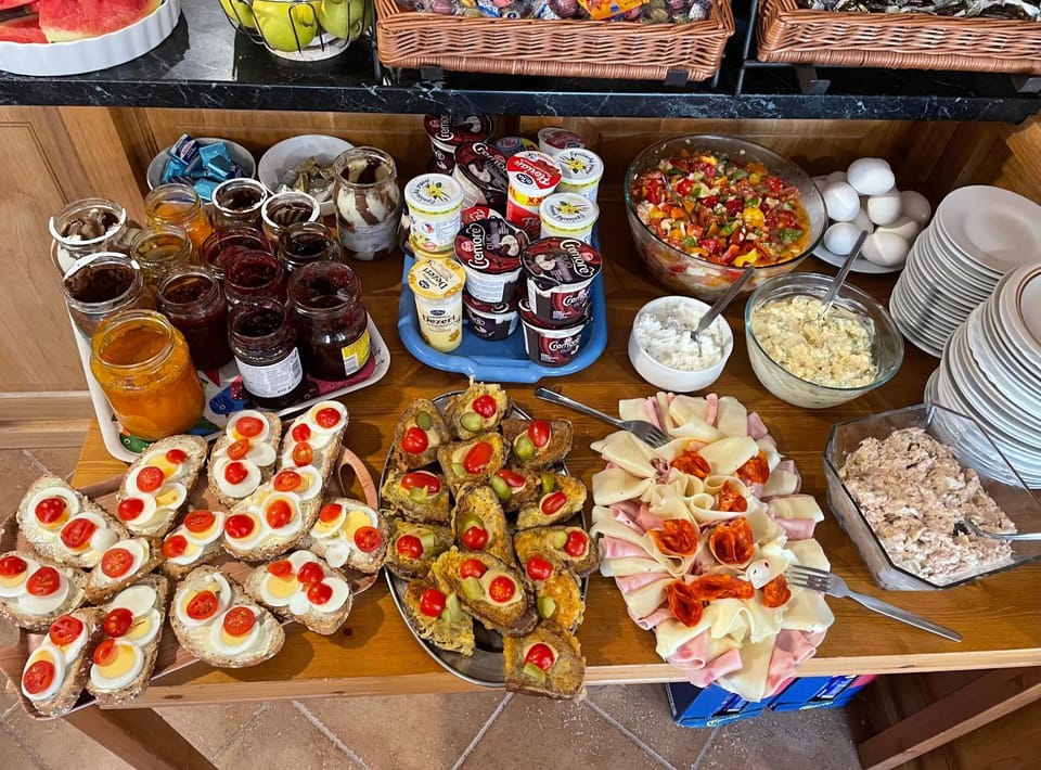 Food and drinks, Food, Breakfast, Continental breakfast, Buffet breakfast