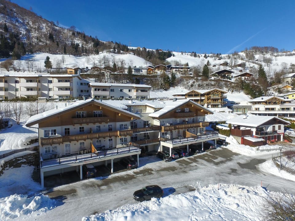 Off site, Bird's eye view, Winter