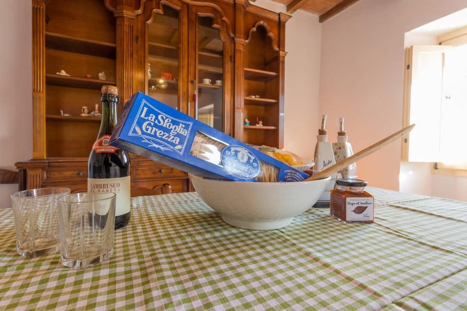 Villa Costanzi: Comfy Apartment Below The Cucco Apartment in Umbria