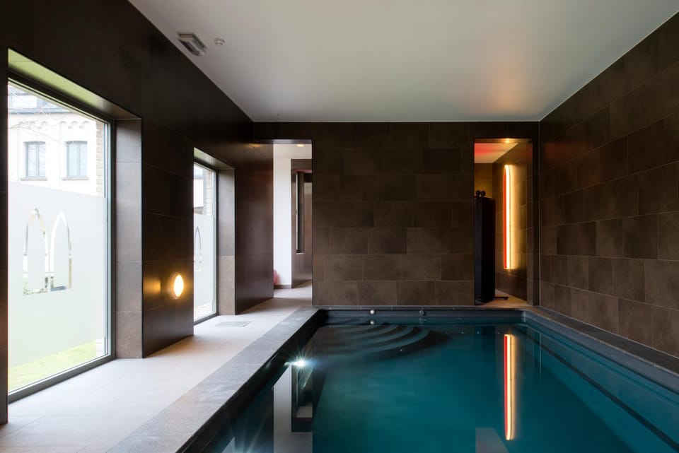 Swimming pool, Swimming pool