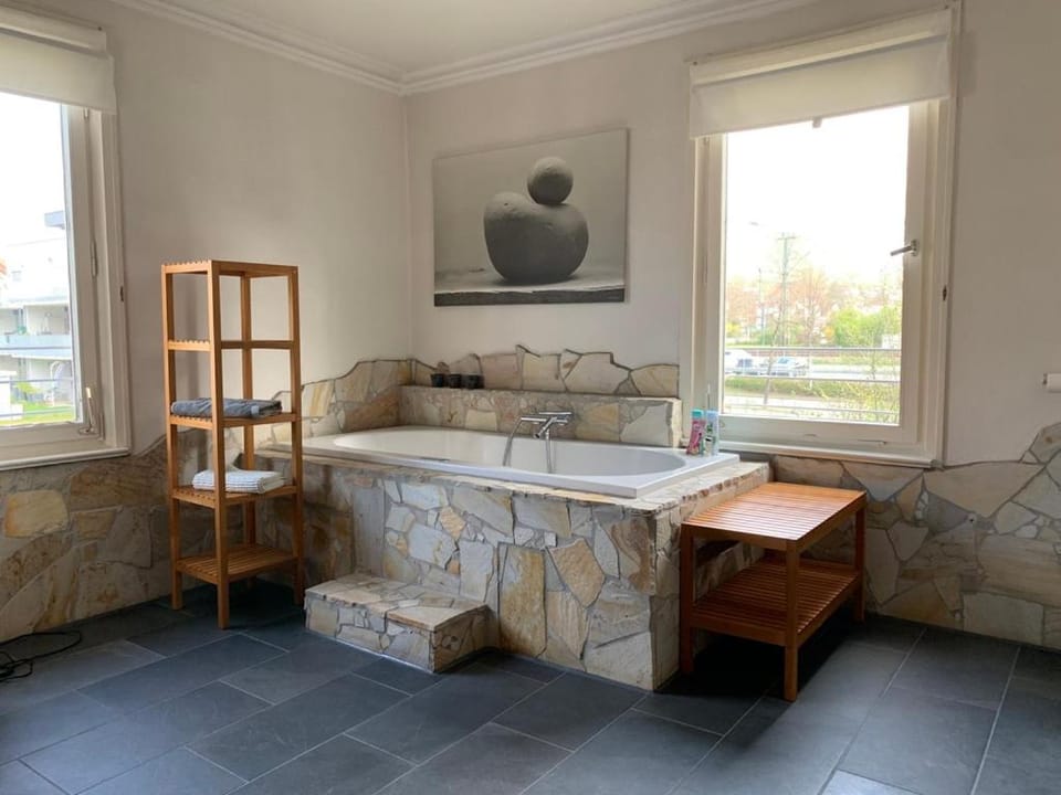 Bathroom, Spa and wellness centre/facilities, Quiet street view, furniture, heating, towels