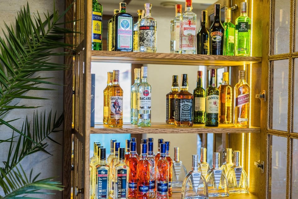 Food and drinks, Drinks, Alcoholic drinks