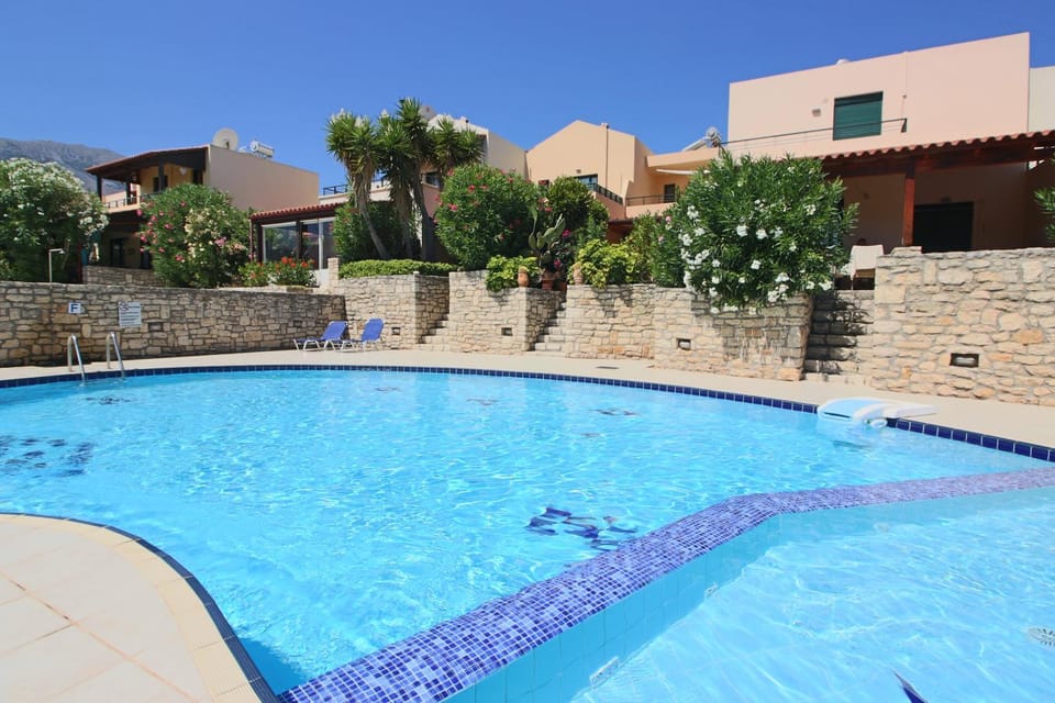 Swimming pool, sunbed