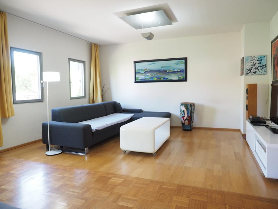 Communal lounge/ TV room, TV and multimedia, Living room, Photo of the whole room, Seating area, Evening entertainment