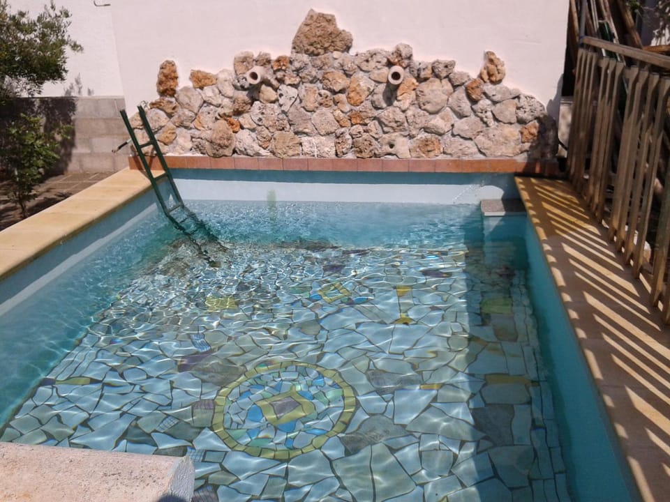 Swimming pool, Swimming pool