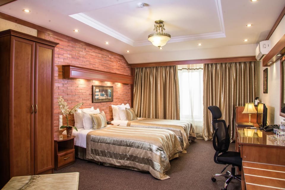 Bed, Photo of the whole room, Decorative detail