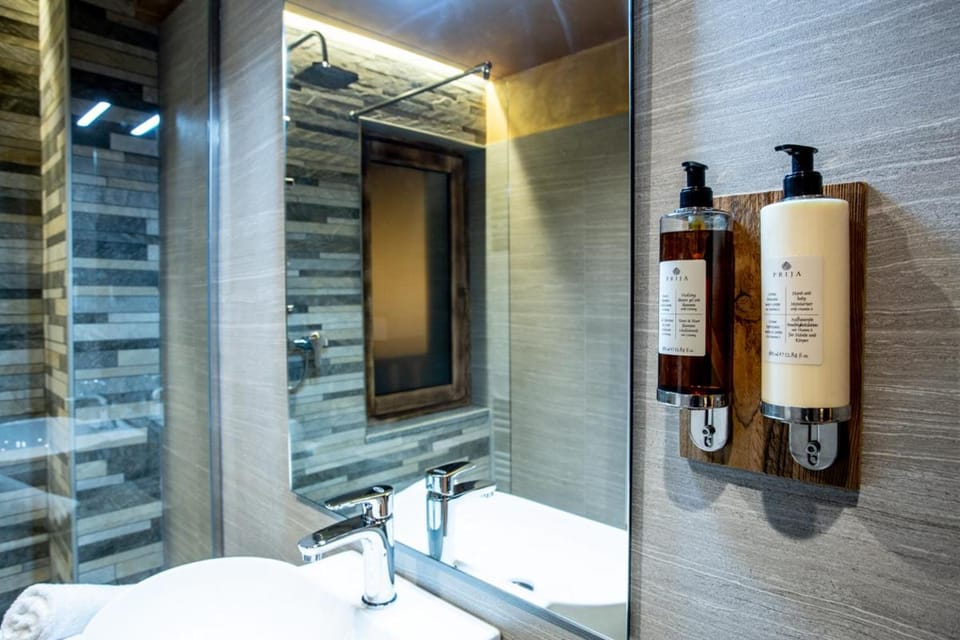 Alpine Rooms Guesthouse Bed and Breakfast in Breuil-Cervinia