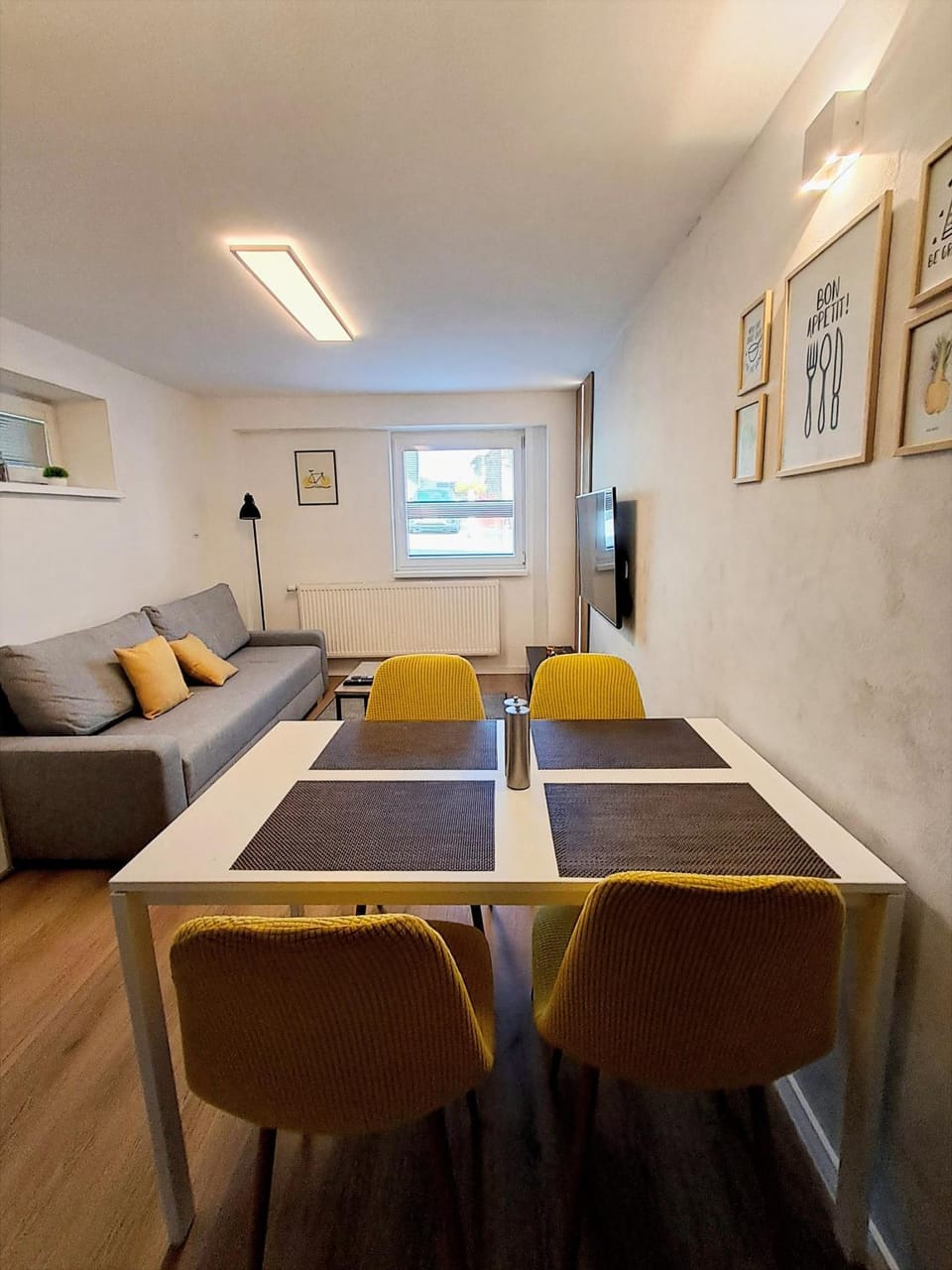 Living room, Dining area