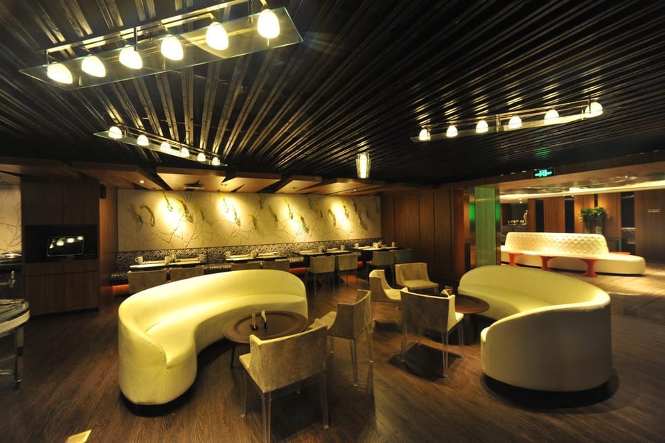 Restaurant/places to eat, Lounge or bar, Buffet breakfast