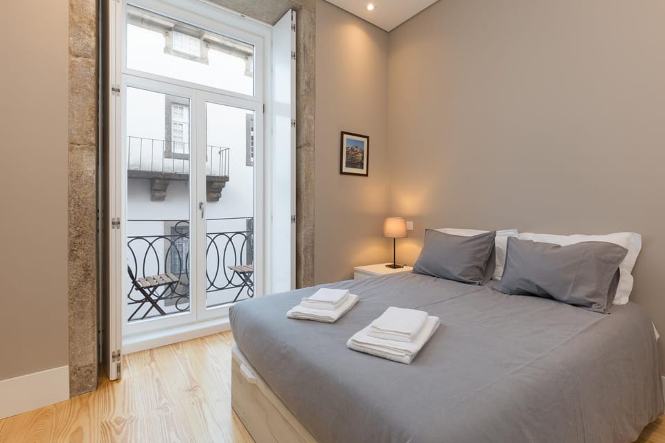 Bed, Balcony/Terrace, Bedroom, City view, towels