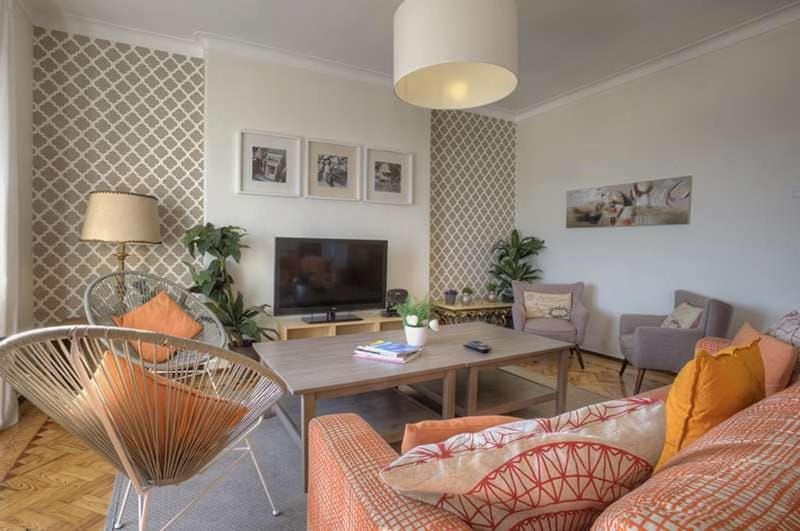 Santa Apolonia 7D - 6 Bedrooms Apartment in Lisbon