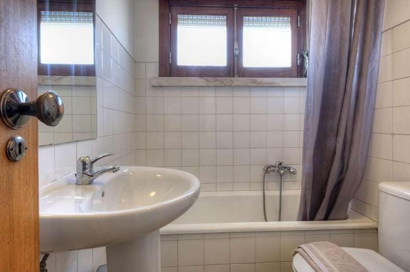 Santa Apolonia 7D - 6 Bedrooms Apartment in Lisbon