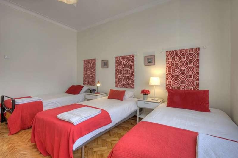 Santa Apolonia 7D - 6 Bedrooms Apartment in Lisbon