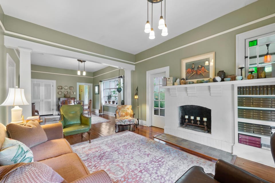 Library, Living room, Photo of the whole room, Seating area