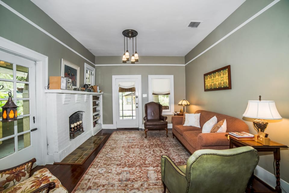 Living room, Photo of the whole room
