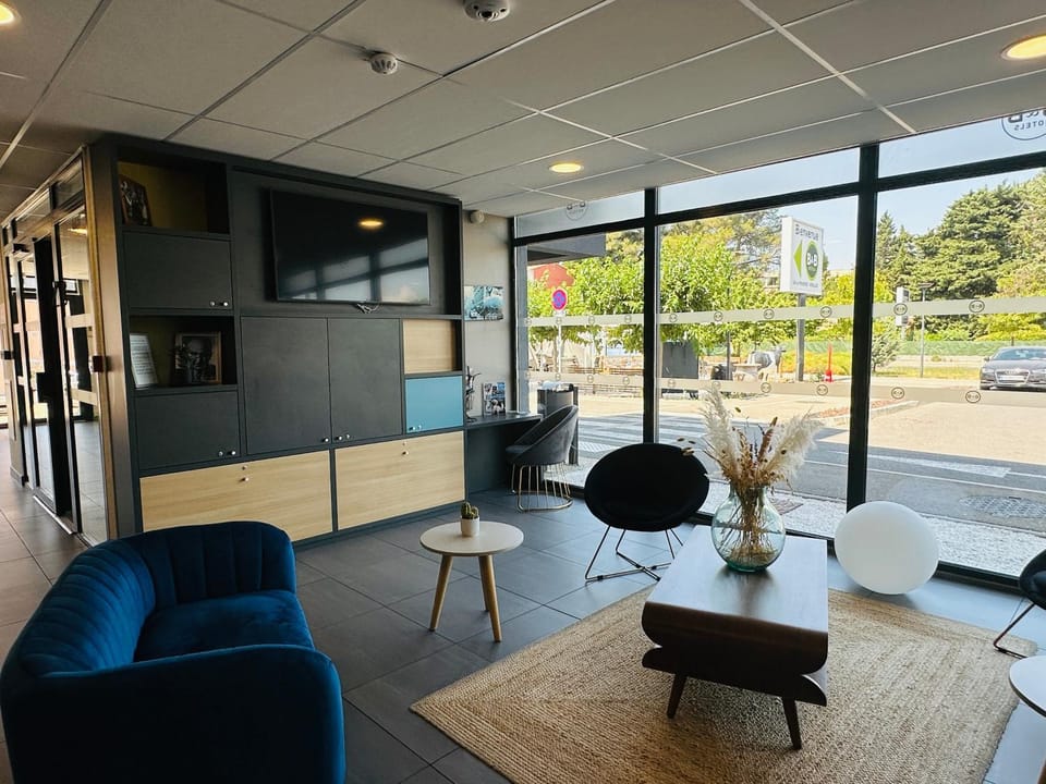 Communal lounge/ TV room
