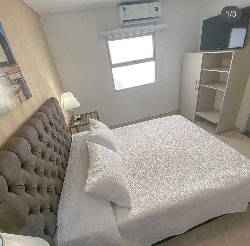 Bed, Living room, Photo of the whole room, Bedroom, air conditioner
