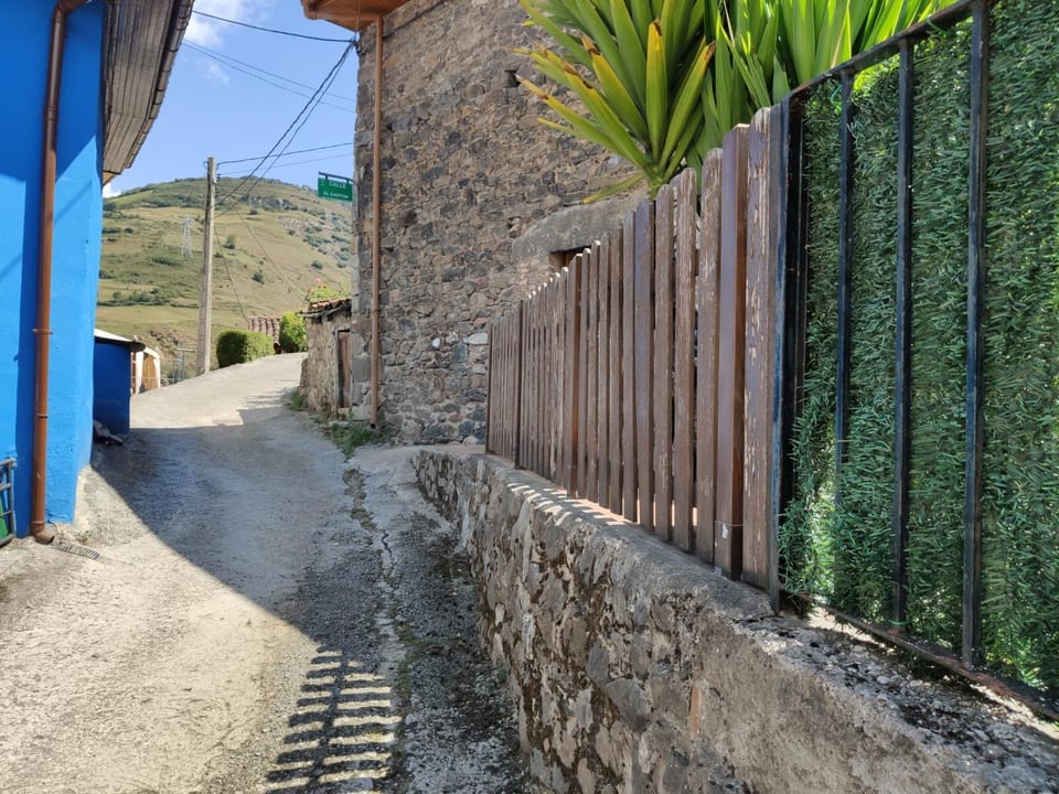 Casa Fuente el vache House in Asturias