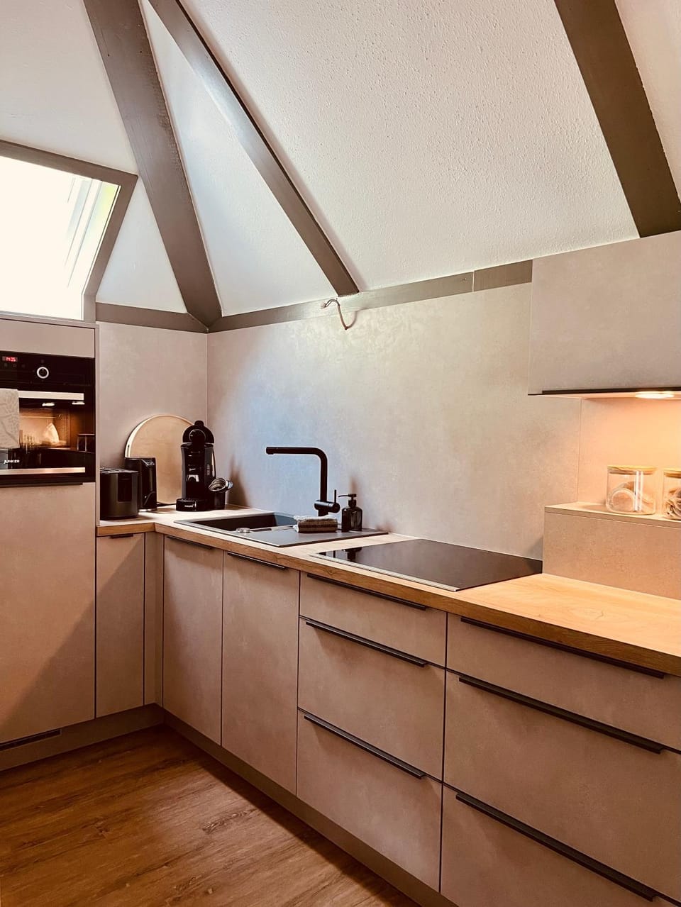 Coffee/tea facilities, toaster, kitchen
