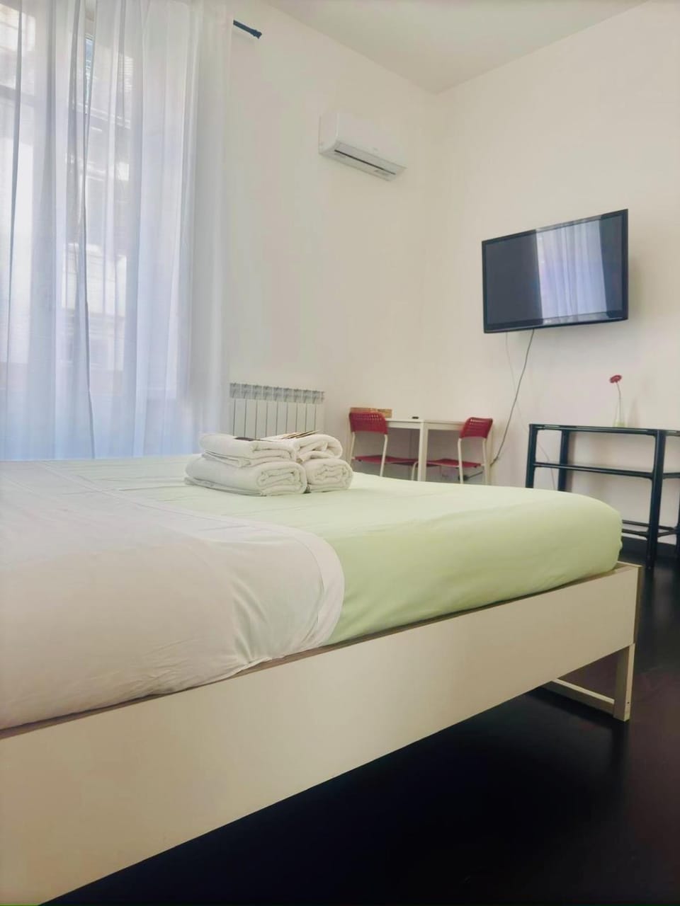 Bed, TV and multimedia, Bedroom, air conditioner