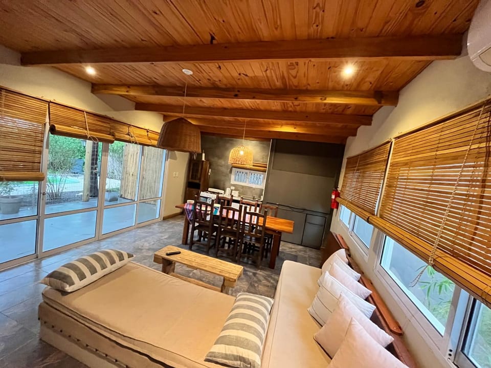Seating area, Dining area
