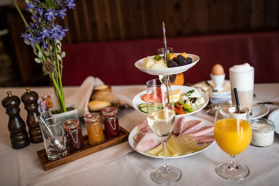 Continental breakfast, Buffet breakfast