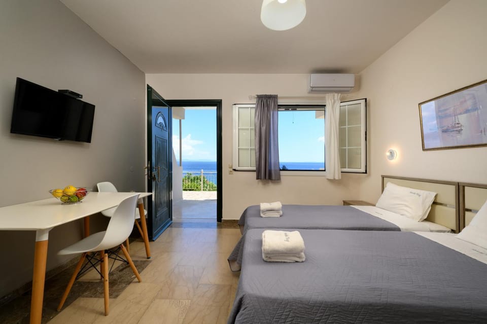 Living room, Bedroom